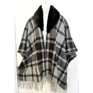 Plaid cape poncho wrap coat with faux fur trim black and grey